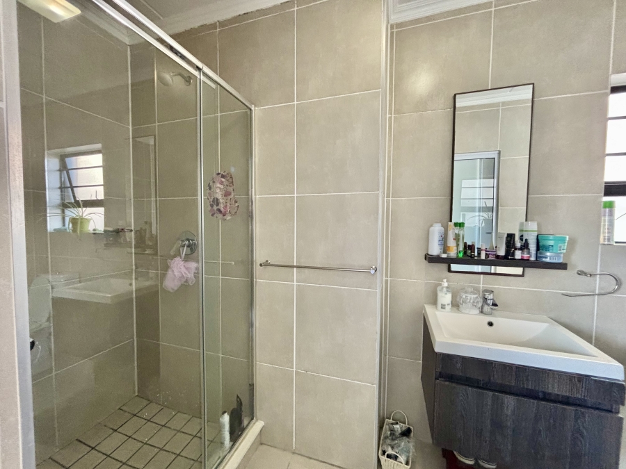 To Let 3 Bedroom Property for Rent in Sandown Western Cape